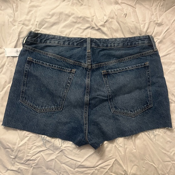 Never worn, old navy high rise shorts! - Picture 2 of 3